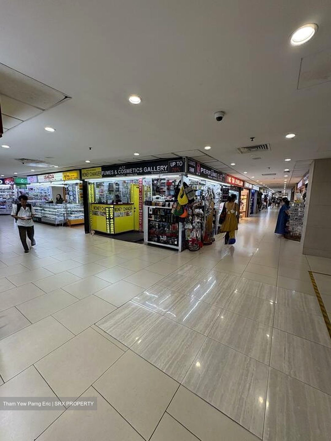 Lucky Plaza (D9), Shop House #520613351